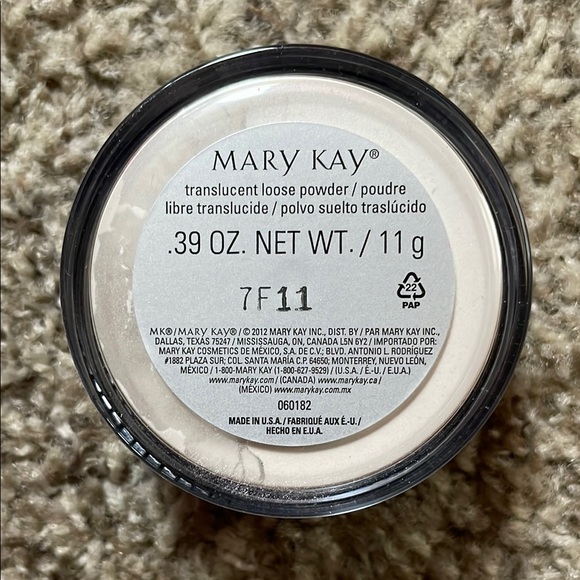 Mary Kay Translucent Loose Powder - Picture 2 of 7